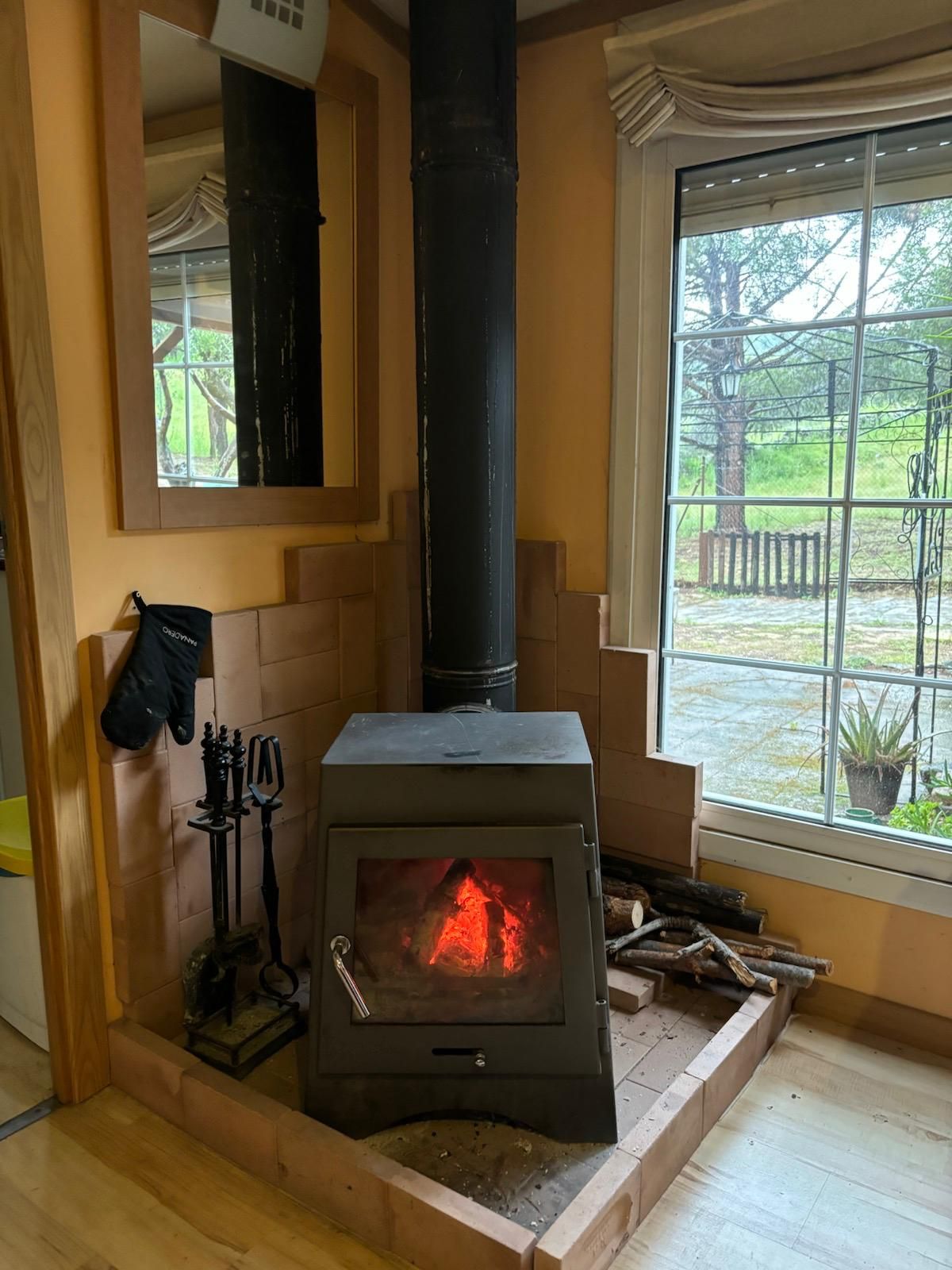 Estufa de le&ntilde;a, incorporada